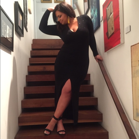 Dresses & Skirts - Black v-neck dress with sparkle